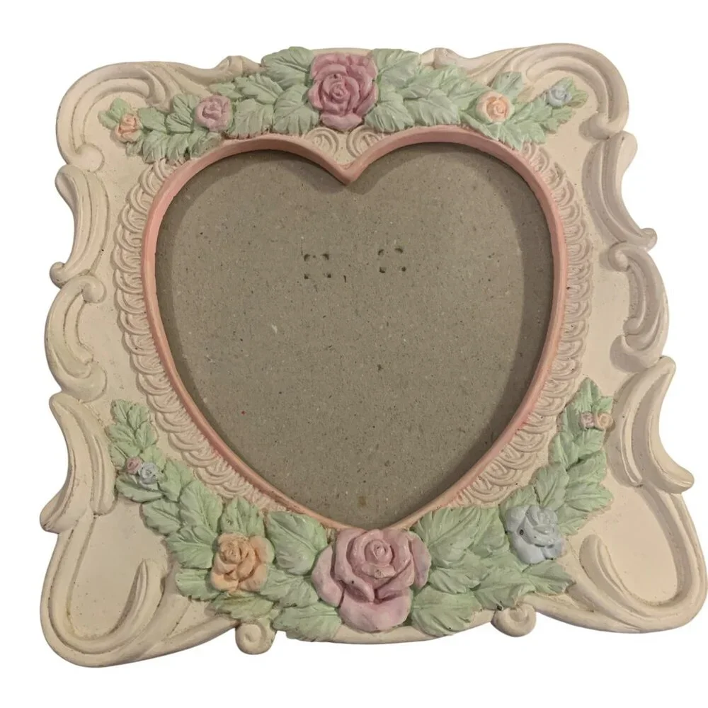 VTG Picture Frame‎ Heart-Shaped Floral Resin Pastel Roses Green Leaf Cottagecore